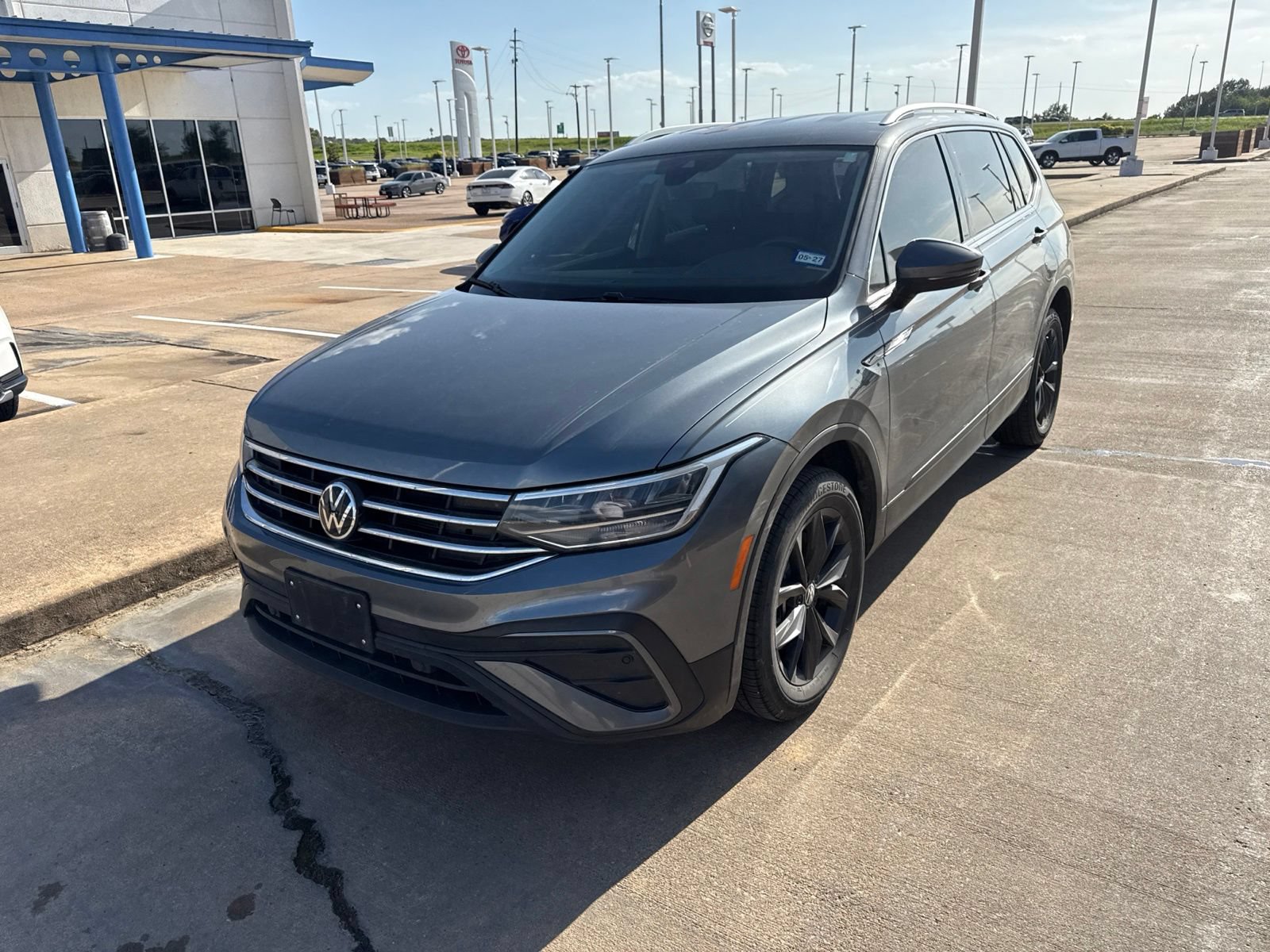 Used 2024 Volkswagen Tiguan SE FWD image 3