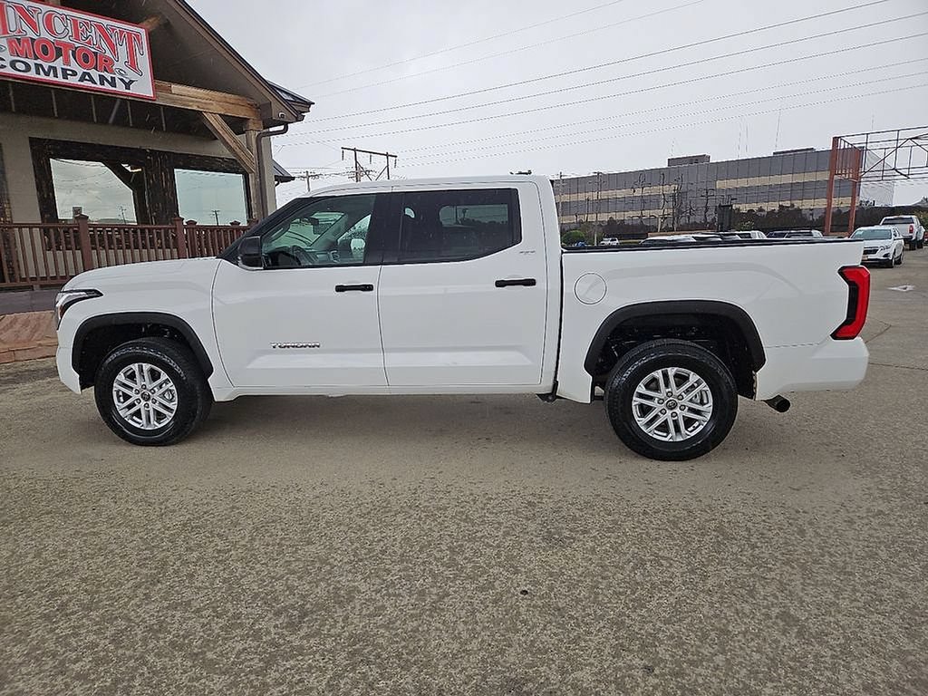 Used 2022 Toyota Tundra SR5 AWD/4WD image 3