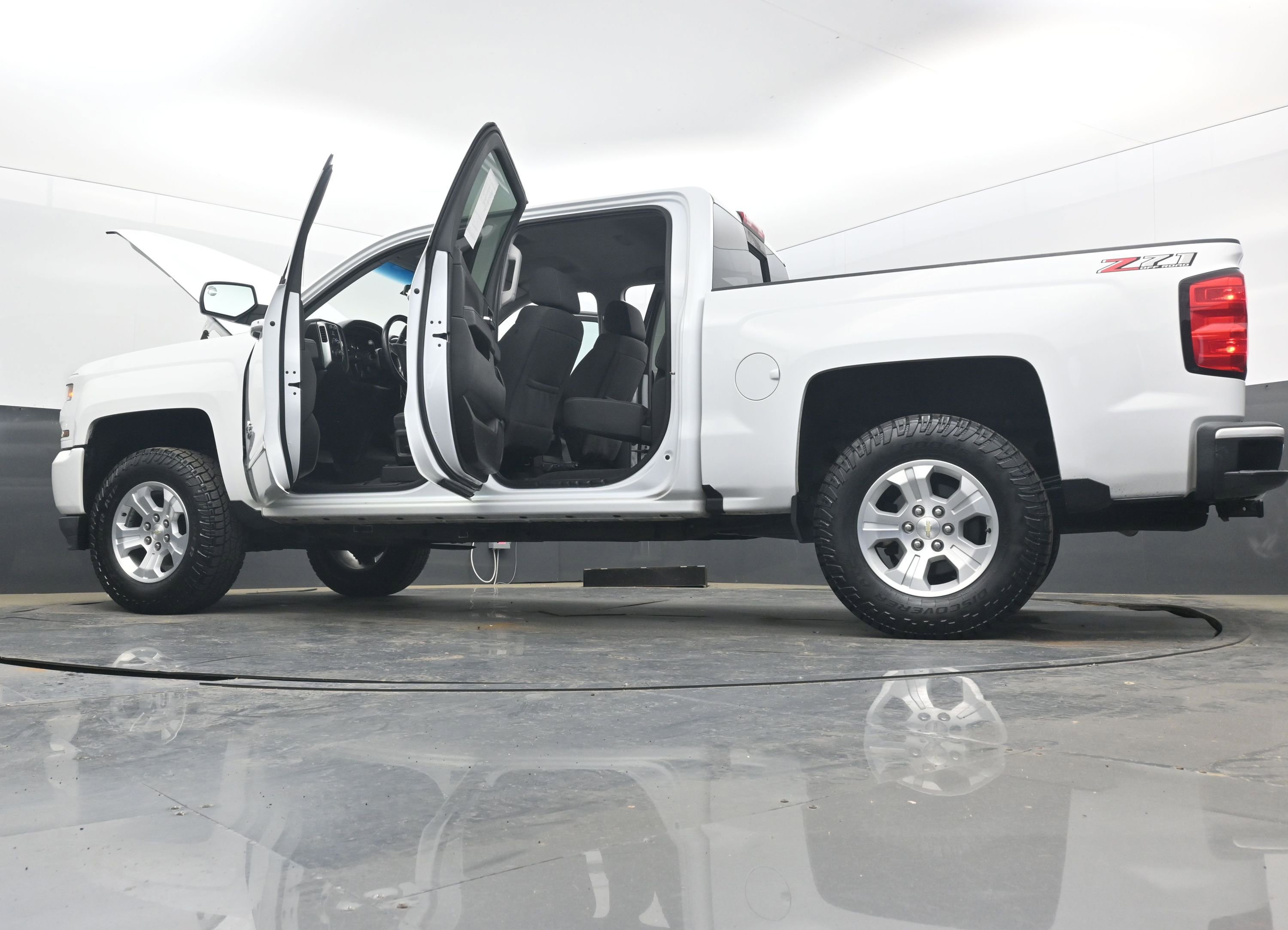 Used 2018 Chevrolet Silverado 1500 LT w/ Texas Edition image 45