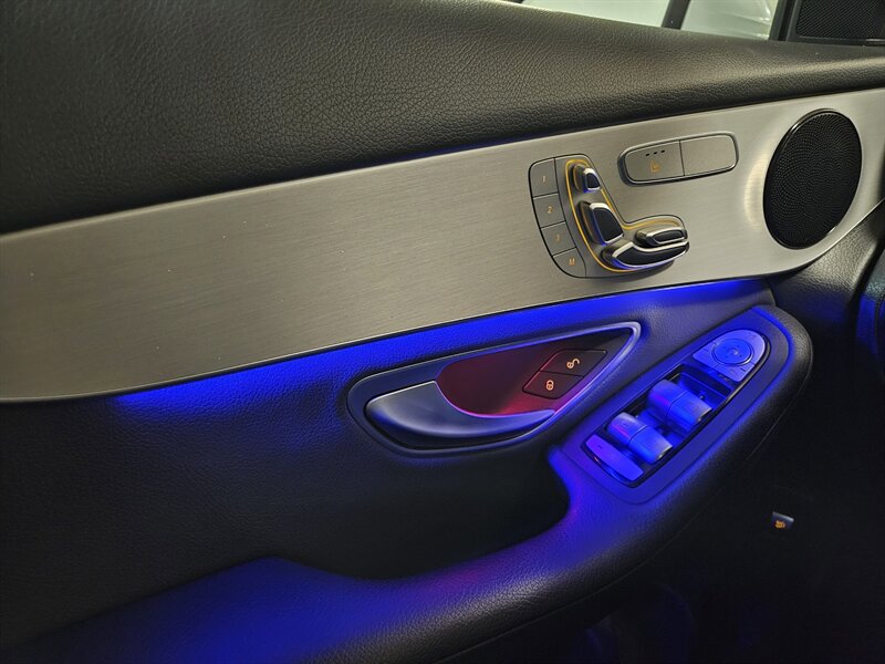 Used 2021 Mercedes-Benz GLC 300 4MATIC image 37