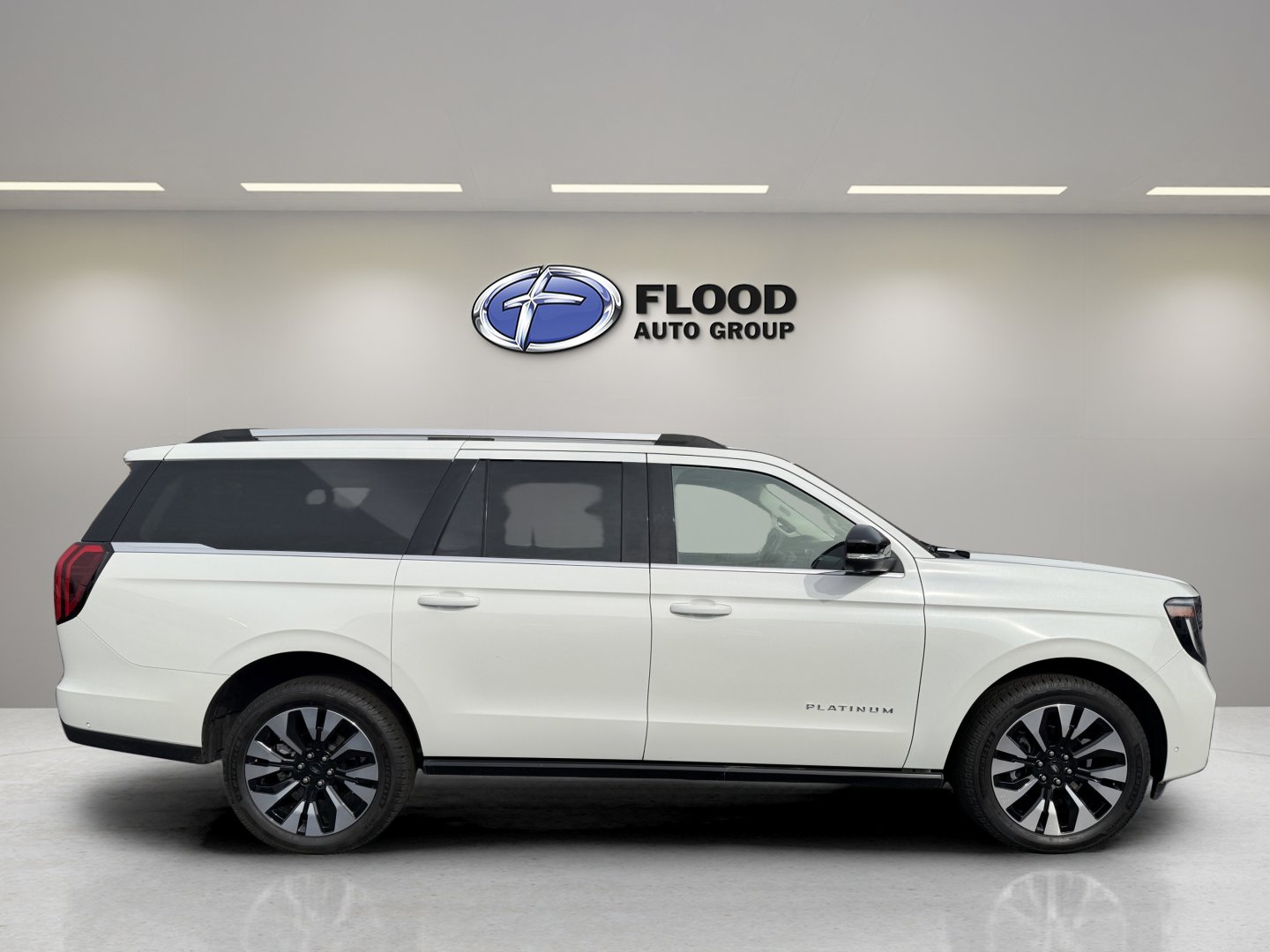 Used 2025 Ford Expedition Max Platinum w/ Driver's Package AWD/4WD image 4