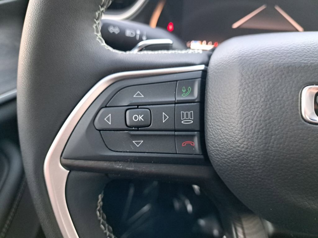 New 2025 Jeep Grand Cherokee Limited w/ MOPAR Finishing Package AWD/4WD image 32