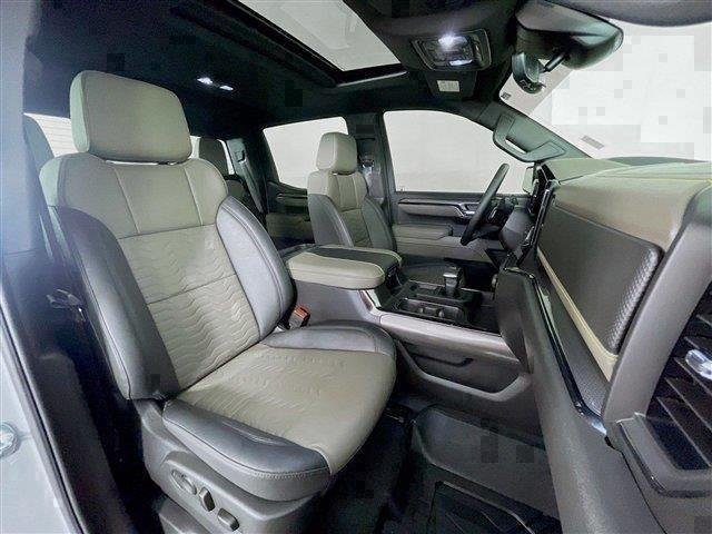 Used 2025 Chevrolet Silverado 1500 ZR2 w/ Technology Package AWD/4WD image 31