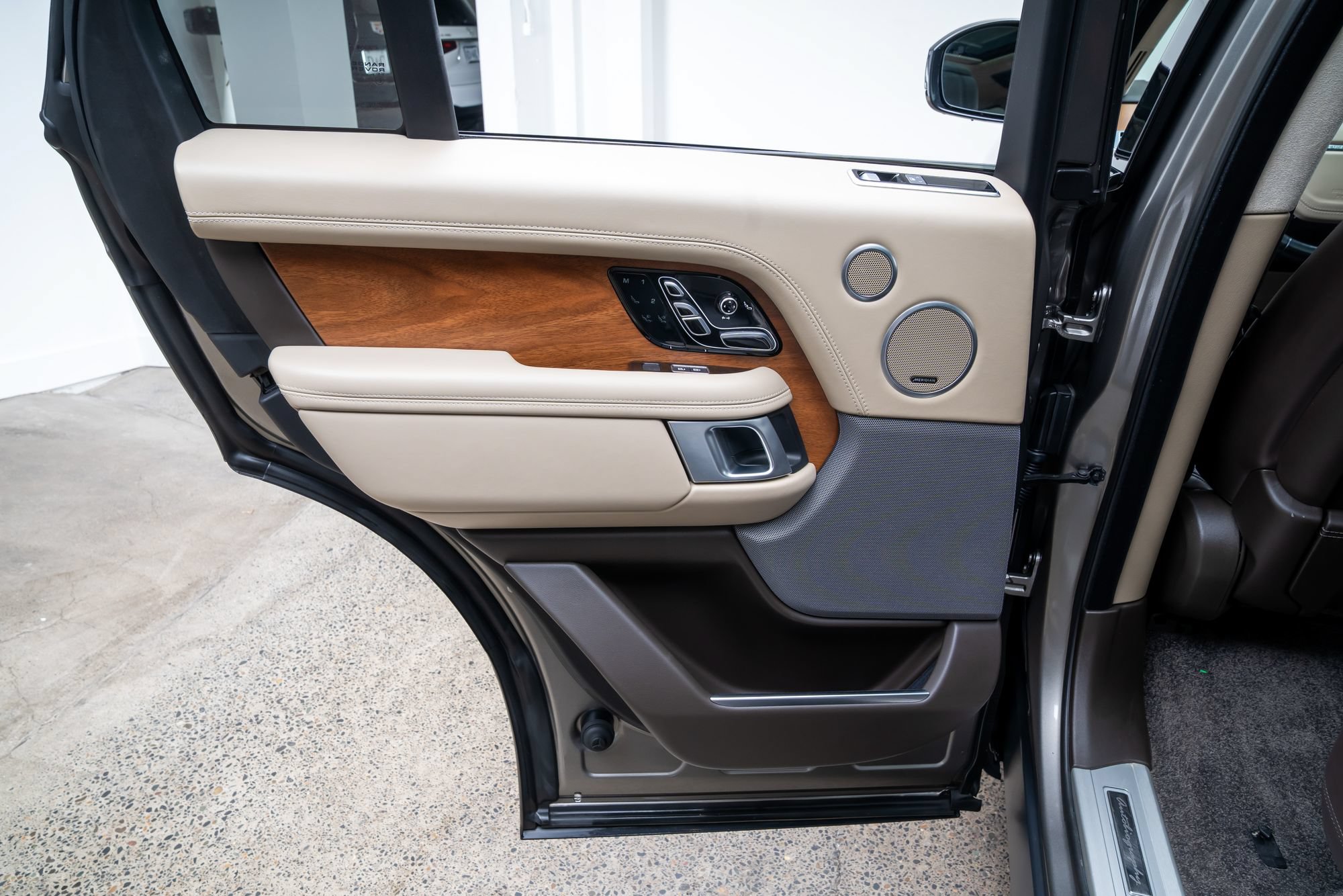 Used 2022 Land Rover Range Rover Autobiography AWD/4WD image 20