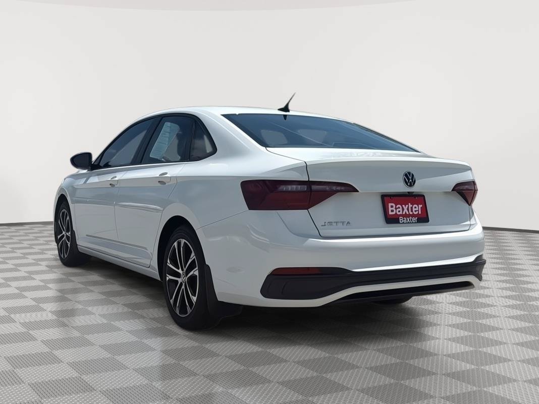Used 2022 Volkswagen Jetta Sport FWD image 3