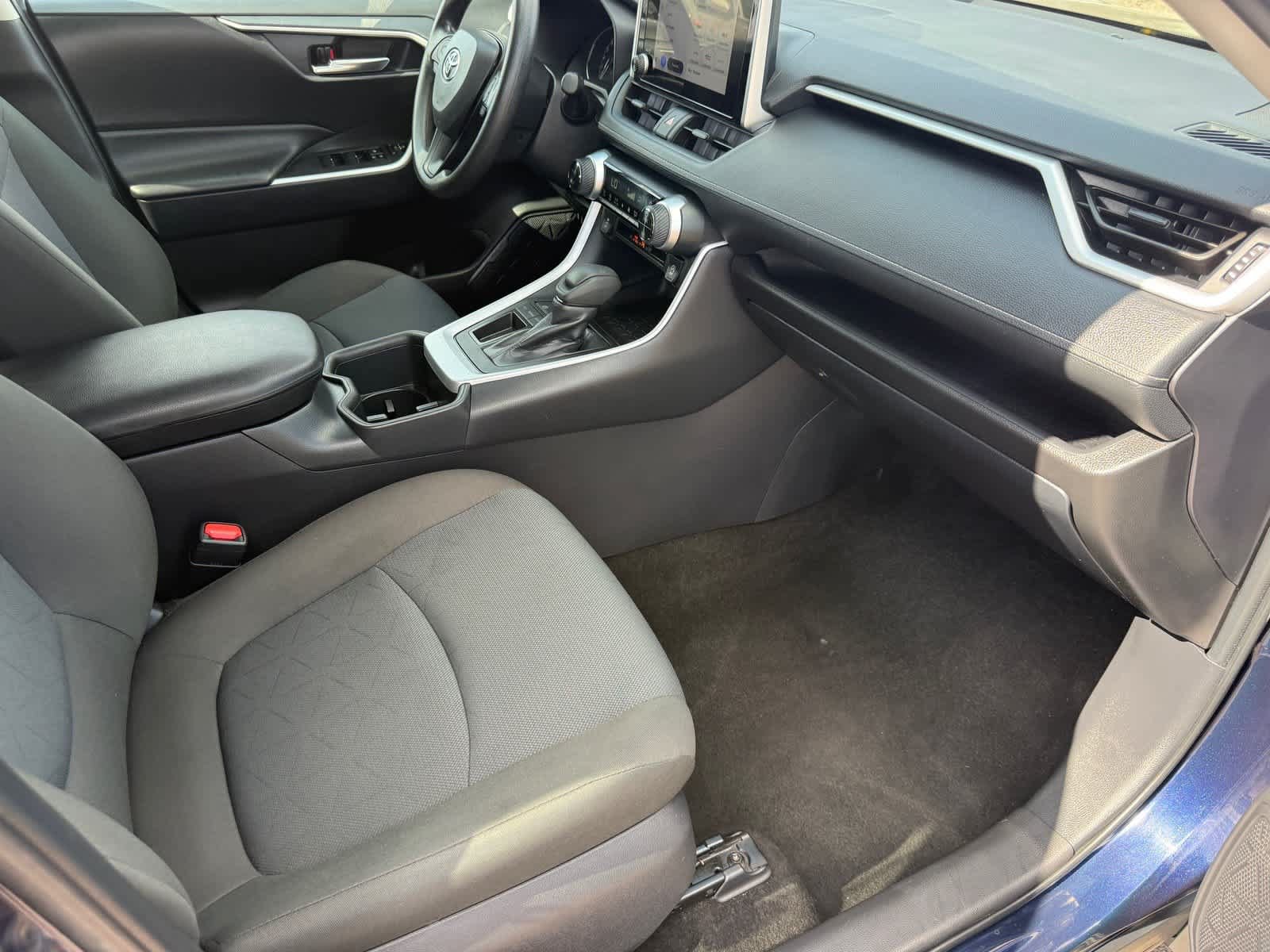 Used 2025 Toyota RAV4 XLE FWD image 28