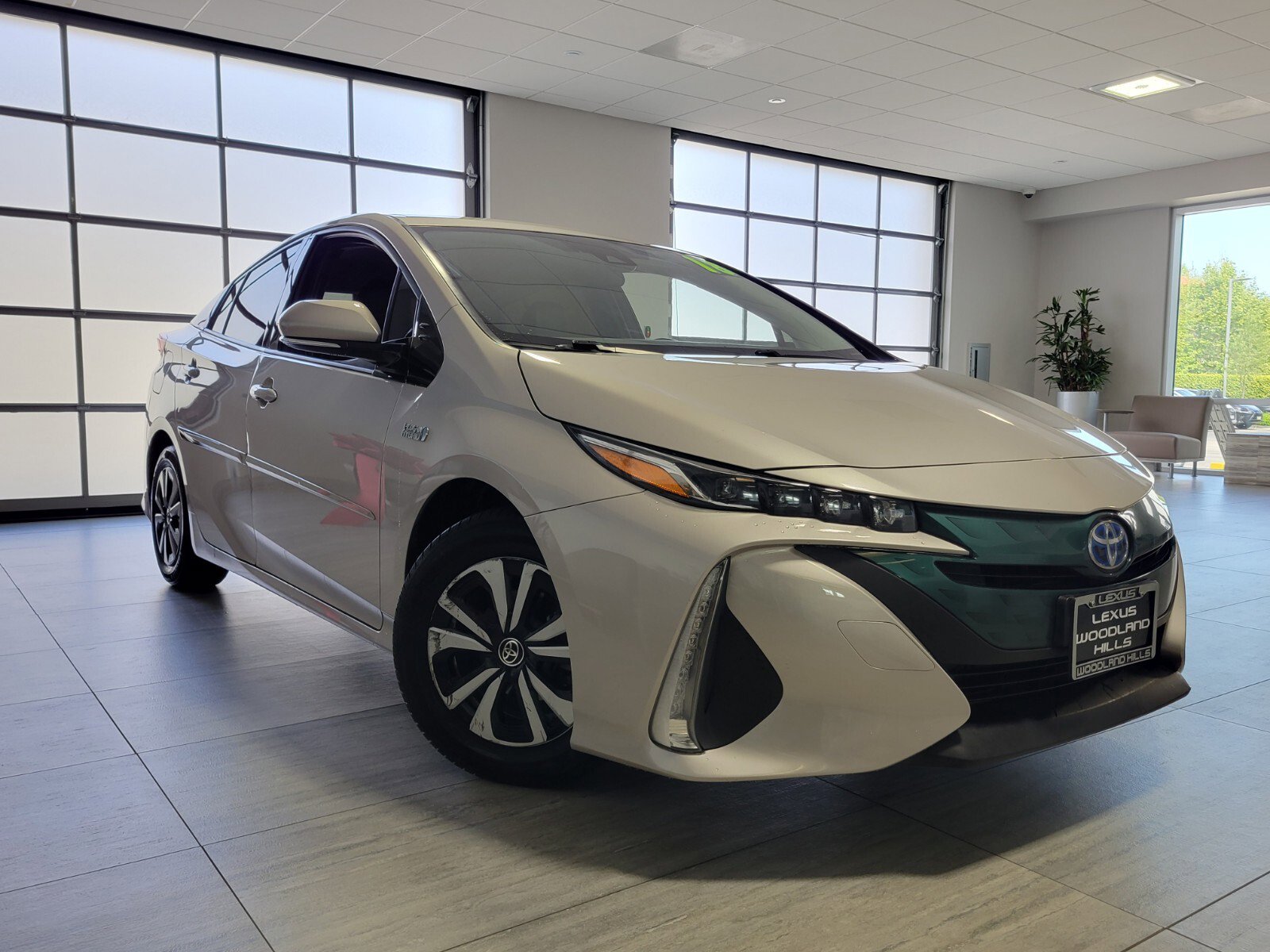 Used 2018 Toyota Prius Prime Premium w/ Carpet Mat Package FWD image 7