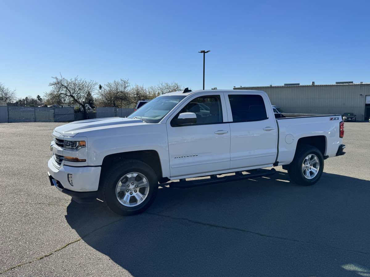 Used 2018 Chevrolet Silverado 1500 LT w/ All Star Edition AWD/4WD image 6