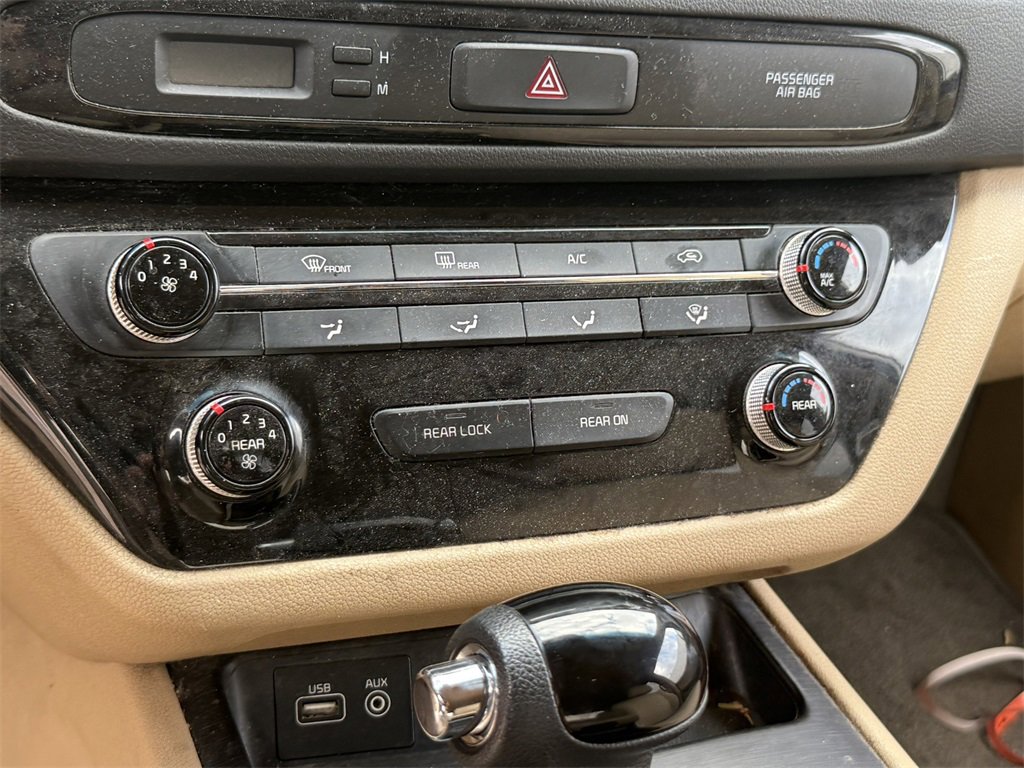 Used 2016 Kia Sedona LX image 12