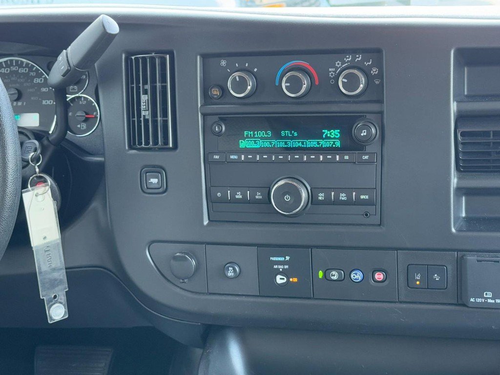 Used 2025 Chevrolet Express 3500 LT w/ LT Preferred Equipment Group RWD image 18