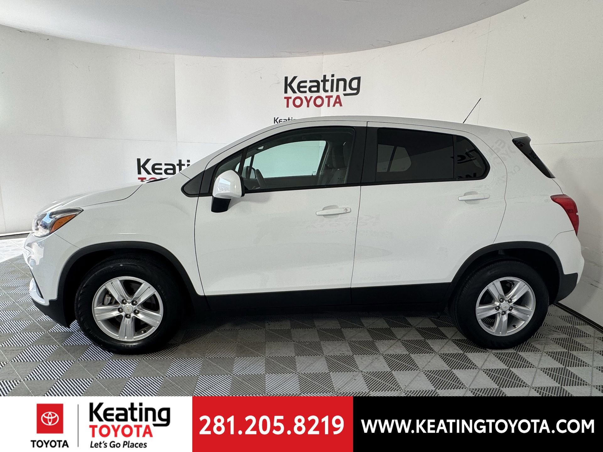 Used 2022 Chevrolet Trax LS w/ Tint and Cruise Package image 8