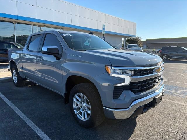 Used 2024 Chevrolet Silverado 1500 LT AWD/4WD image 4
