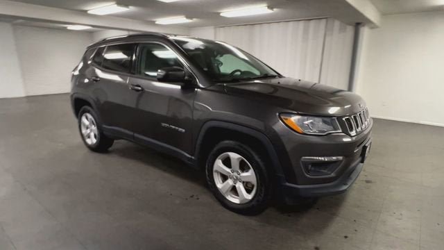 Used 2019 Jeep Compass Latitude w/ Popular Equipment Group AWD/4WD image 2