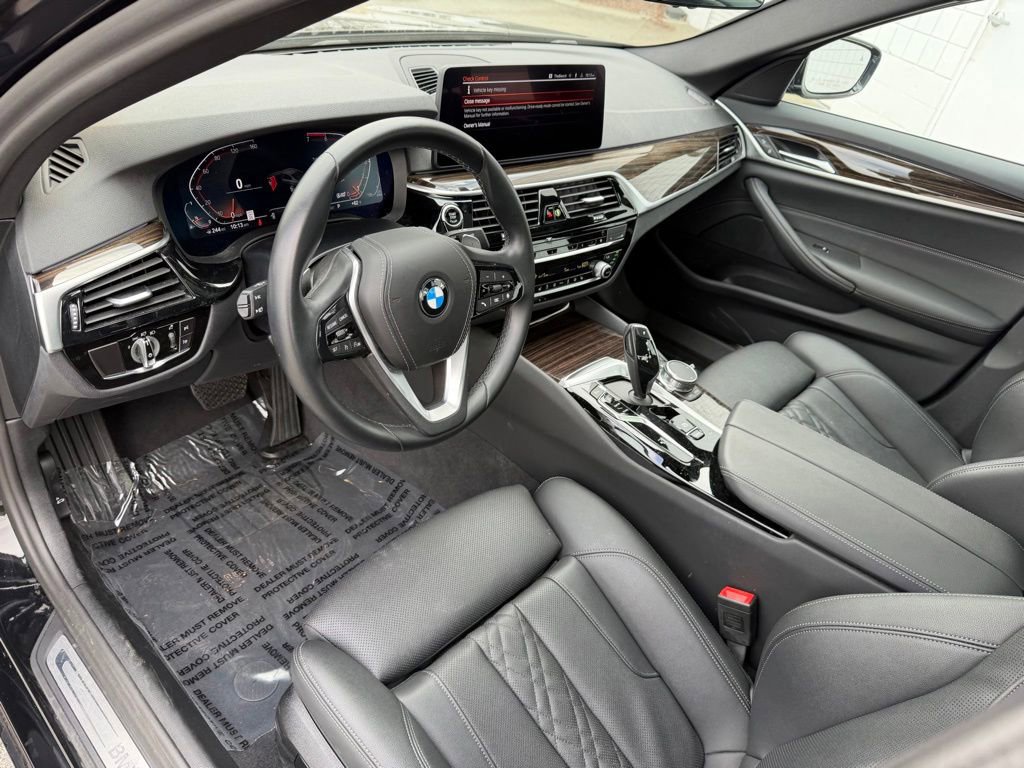 Used 2023 BMW 530i w/ Convenience Package RWD image 2