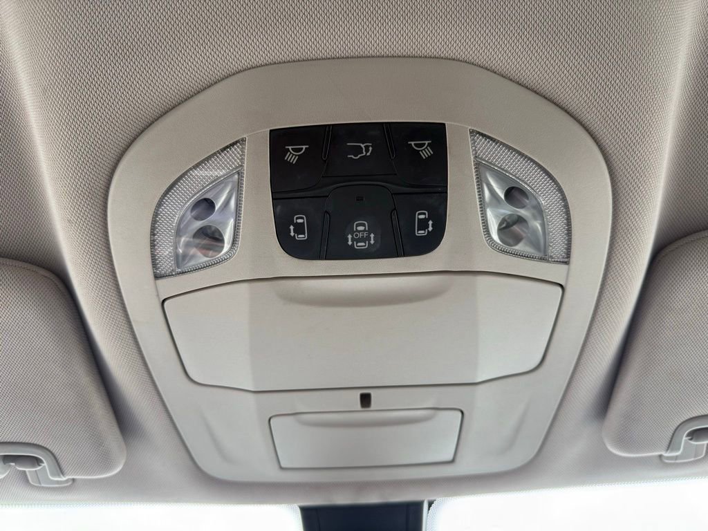 Used 2020 Chrysler Voyager Lxi image 25