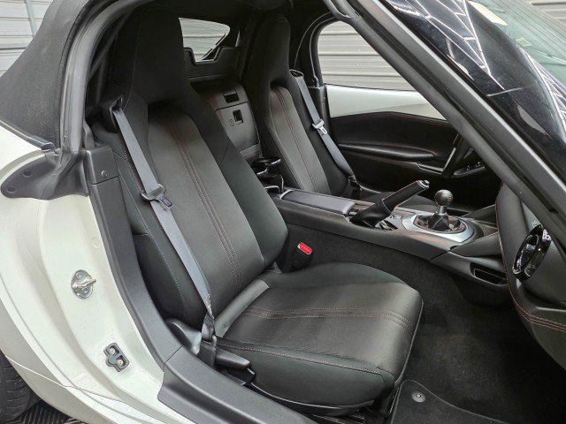 Used 2019 MAZDA MX-5 Miata Club RWD image 15