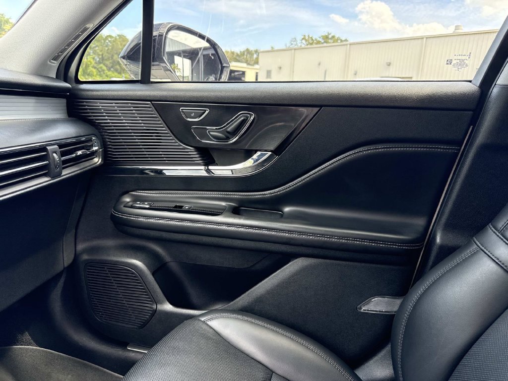 Used 2022 Lincoln Corsair AWD w/ Premium Package image 22