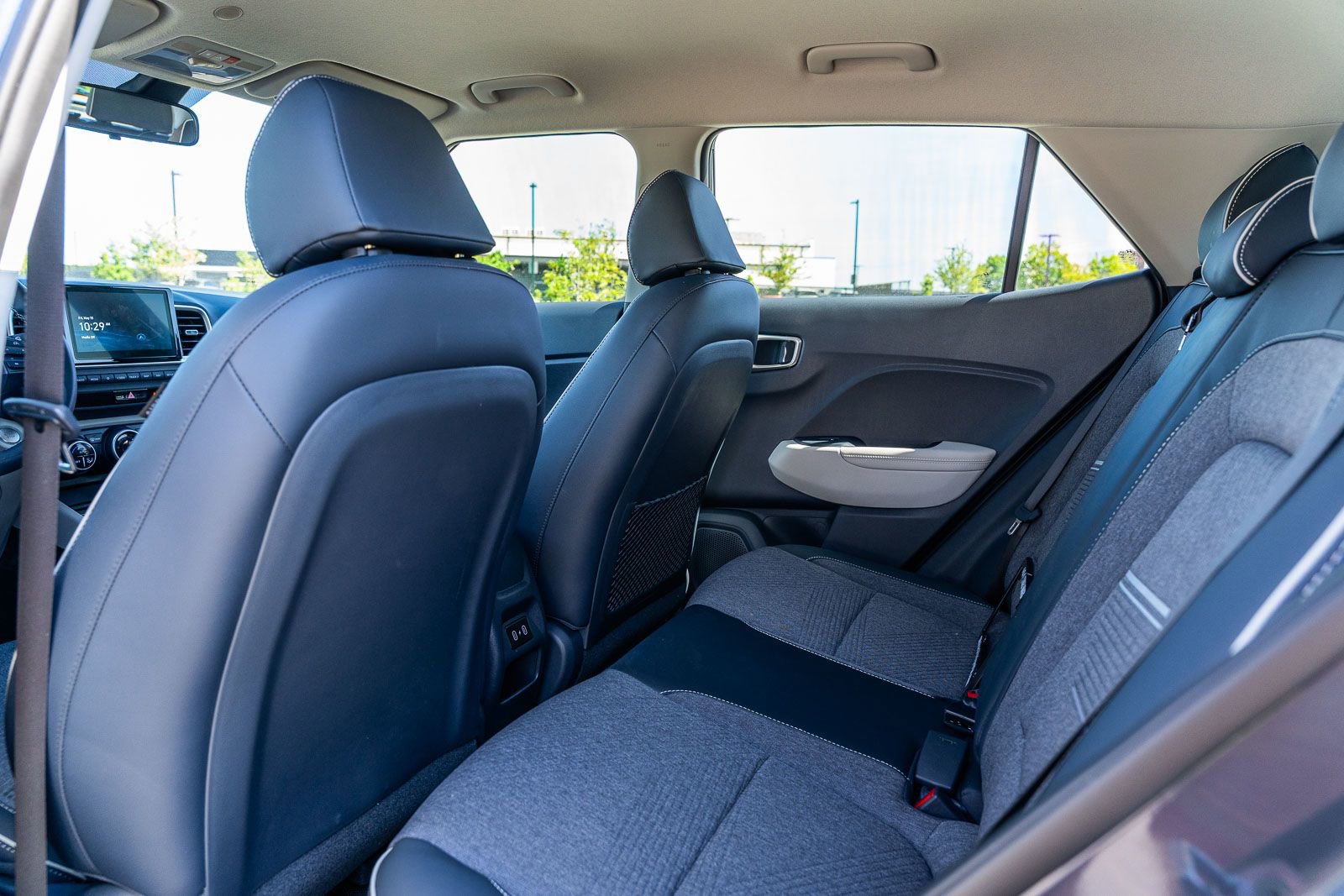 Used 2025 Hyundai Venue Limited FWD image 19