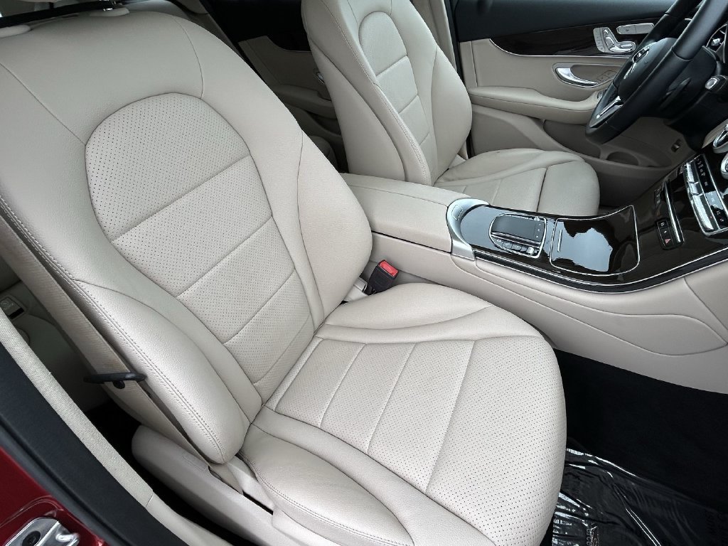 Used 2021 Mercedes-Benz GLC 300 4MATIC image 10