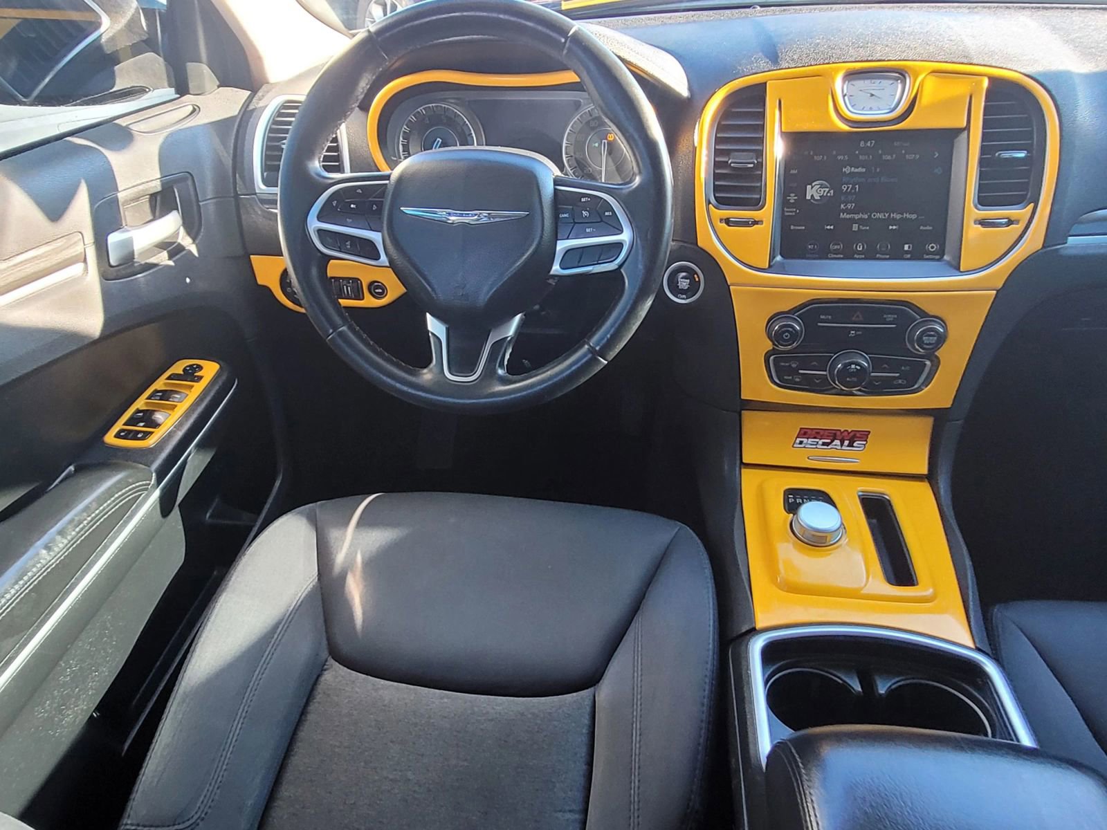 Used 2018 Chrysler 300 Touring w/ Driver Convenience Group image 11