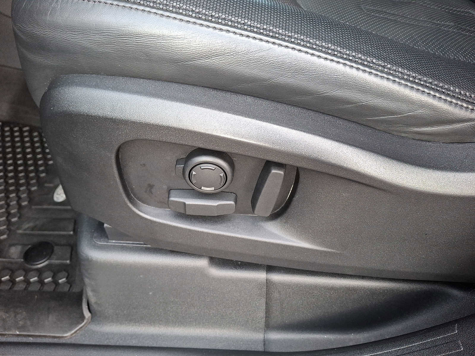 Used 2021 Land Rover Defender 110 X-Dynamic HSE image 10