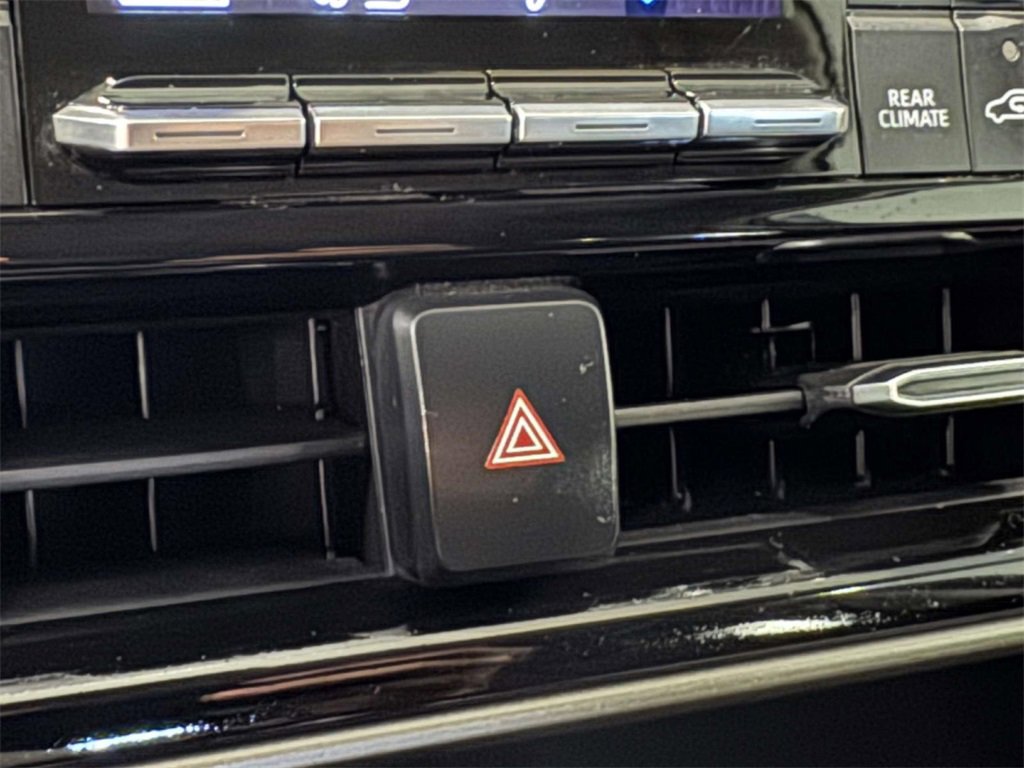 Used 2022 Toyota Highlander L image 29