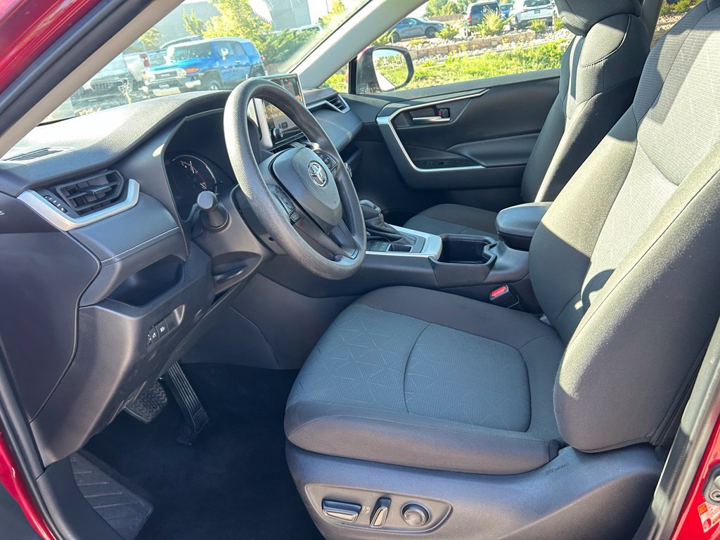 Used 2025 Toyota RAV4 XLE AWD/4WD image 24