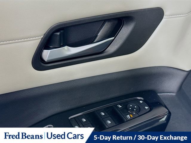 Used 2022 Nissan Pathfinder SV image 19