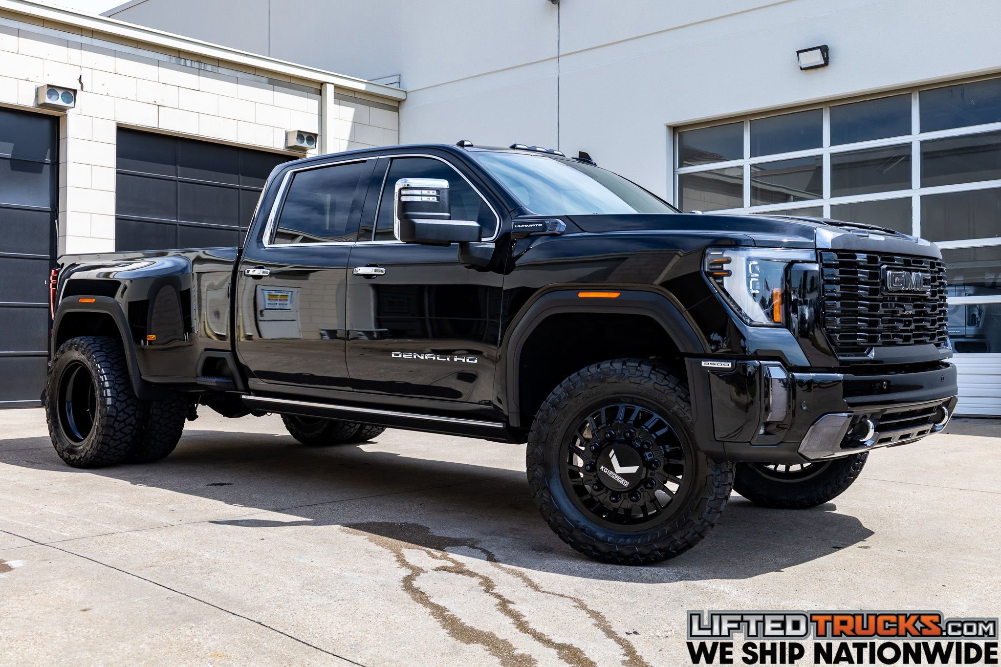 Used 2024 GMC Sierra 3500 Denali Ultimate AWD/4WD image 1