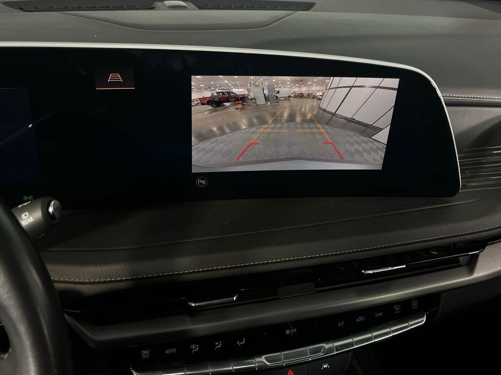 Used 2024 Cadillac XT4 Premium Luxury image 16