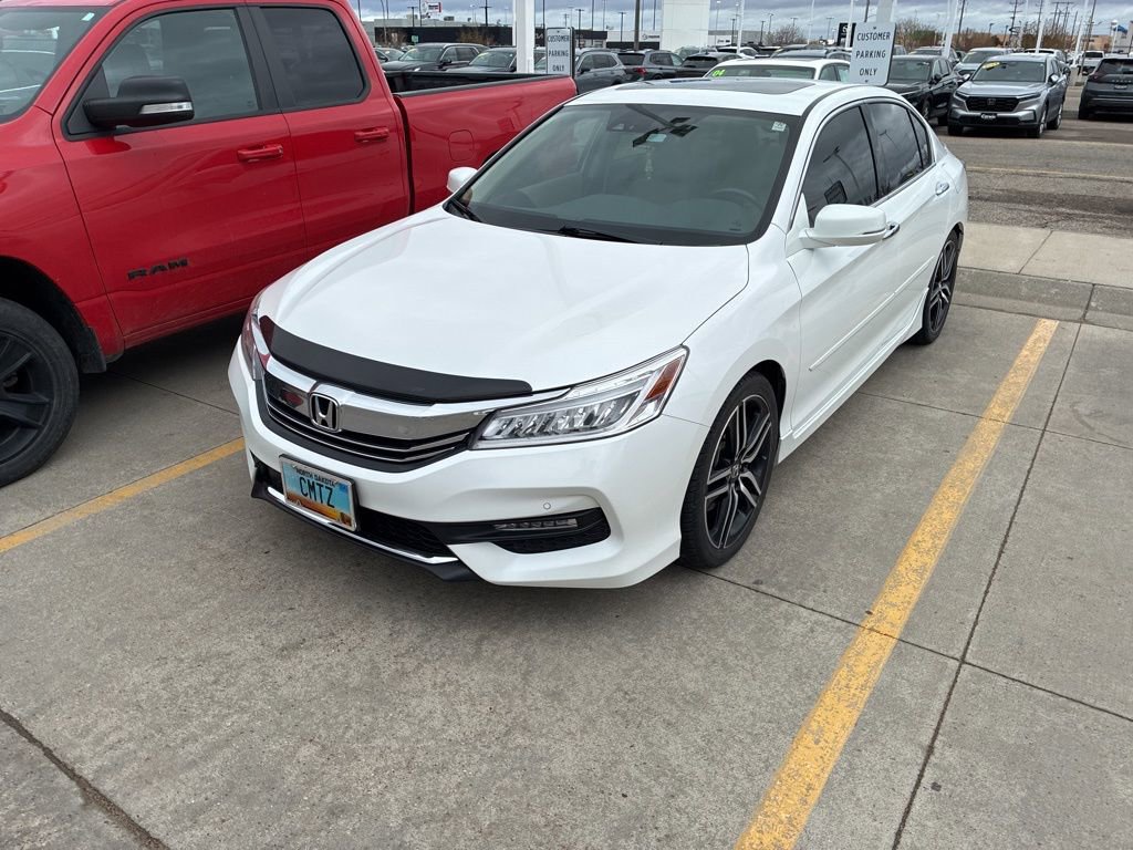 Used 2017 Honda Accord Touring image 5