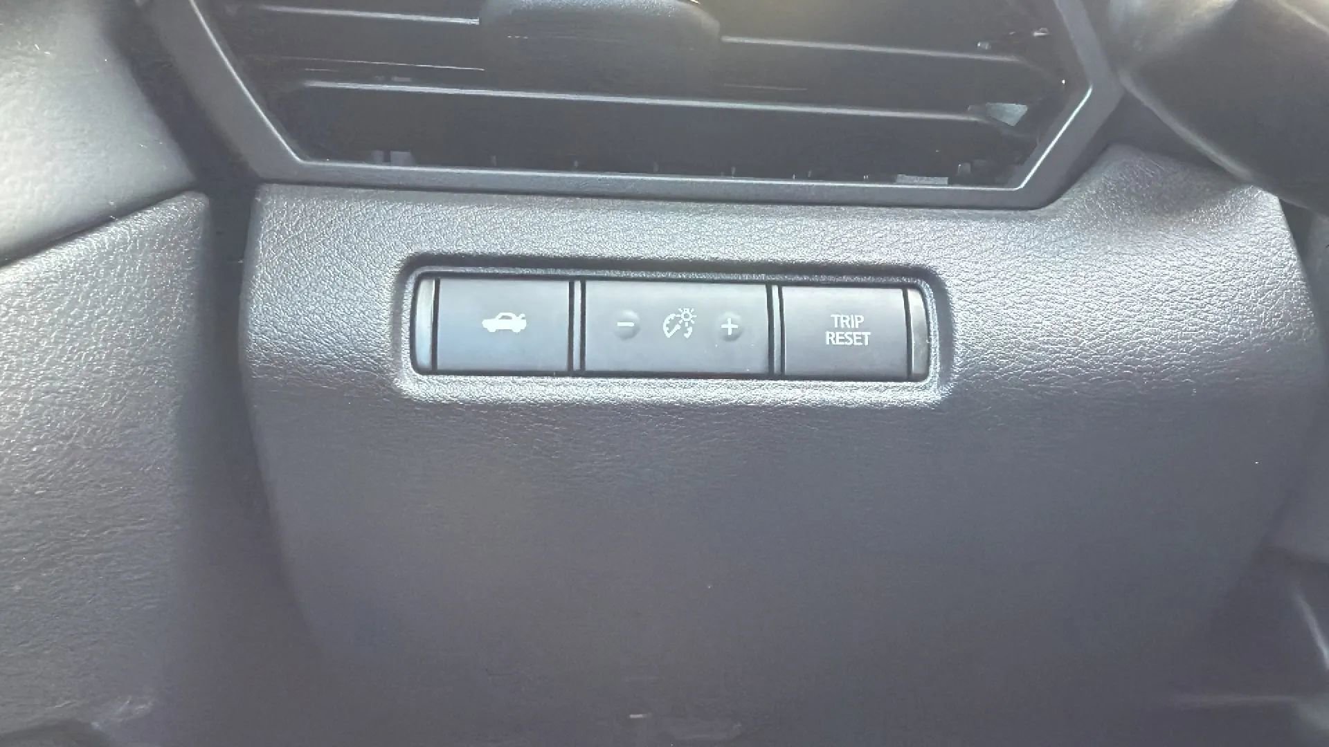 Used 2025 Nissan Altima 2.5 SR image 15