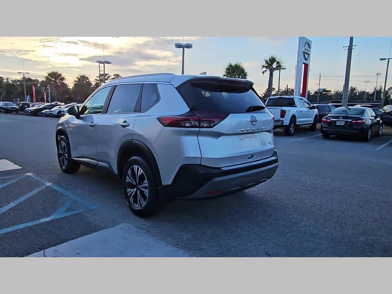 Used 2023 Nissan Rogue SV w/ SV Premium B Package image 33