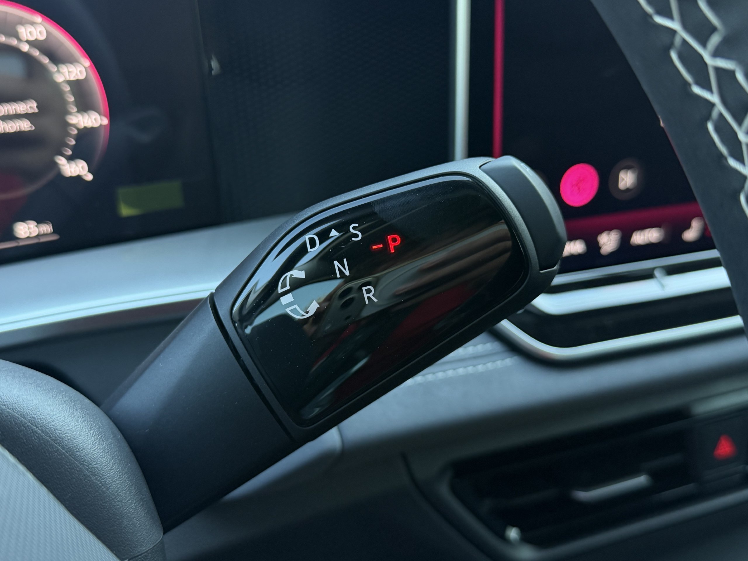 New 2026 Volkswagen Tiguan SE FWD image 17
