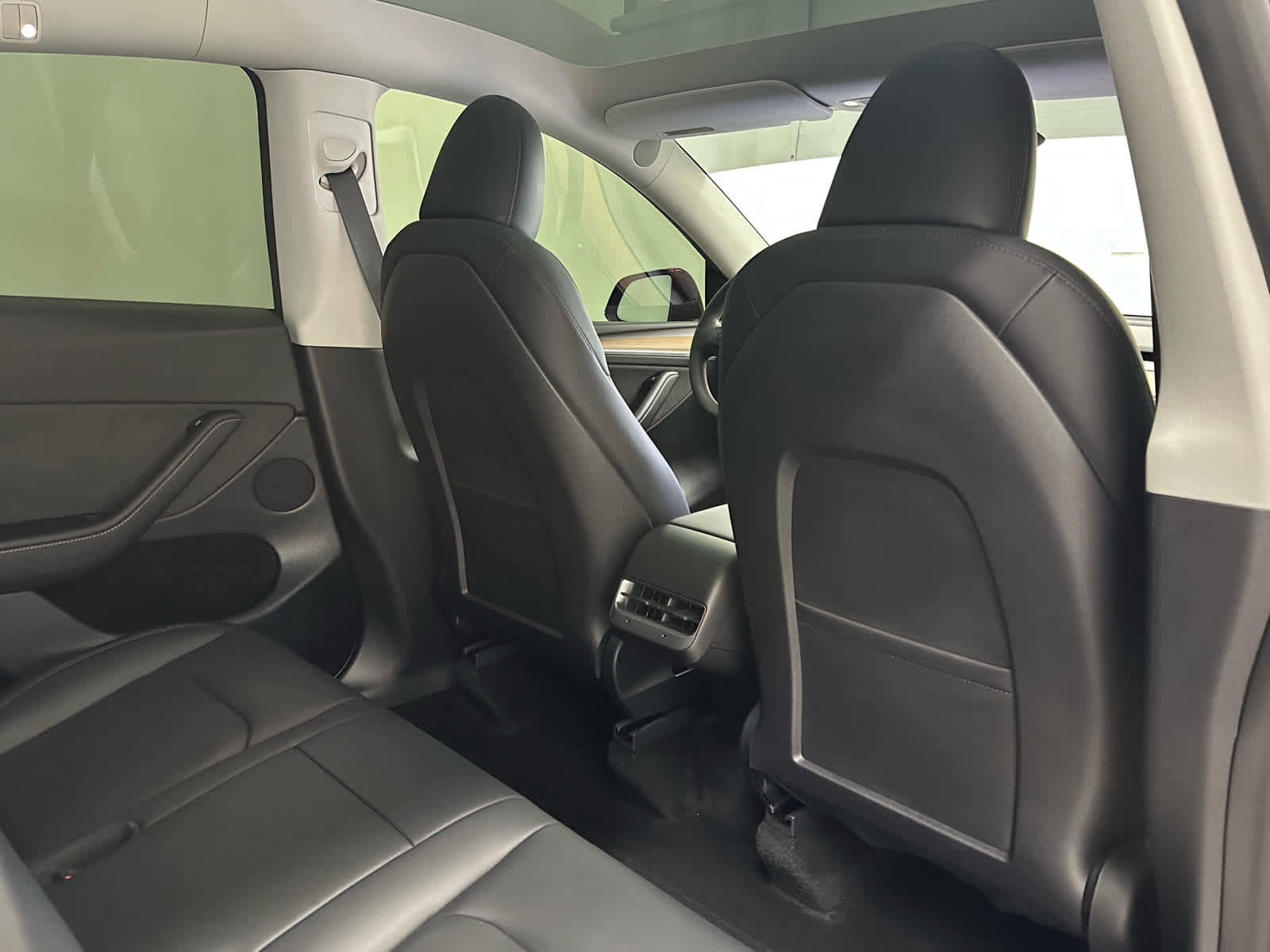 Used 2024 Tesla Model Y Long Range image 19