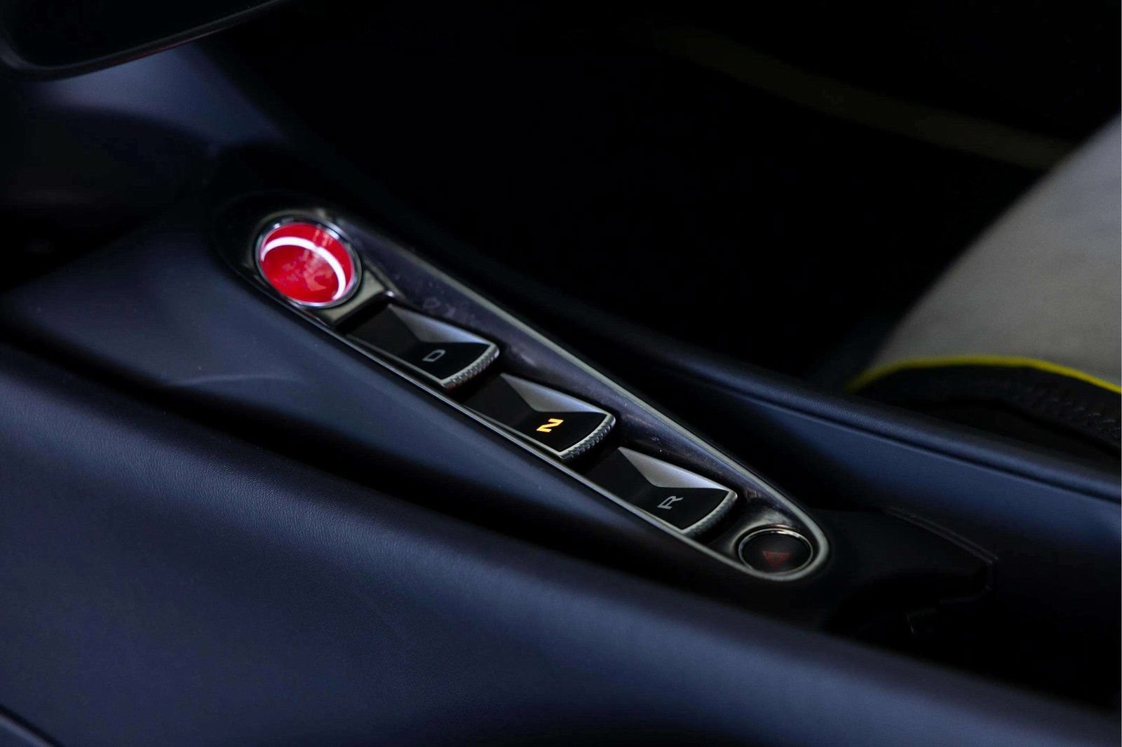 Used 2023 McLaren Artura RWD image 22