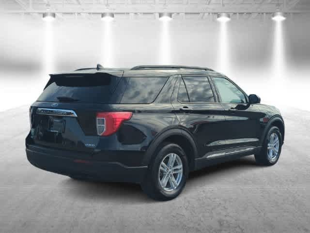 Used 2023 Ford Explorer XLT AWD/4WD image 8