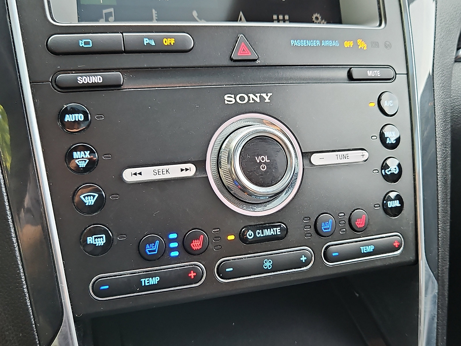 Used 2019 Ford Explorer Sport w/ Equipment Group 401A AWD/4WD image 17