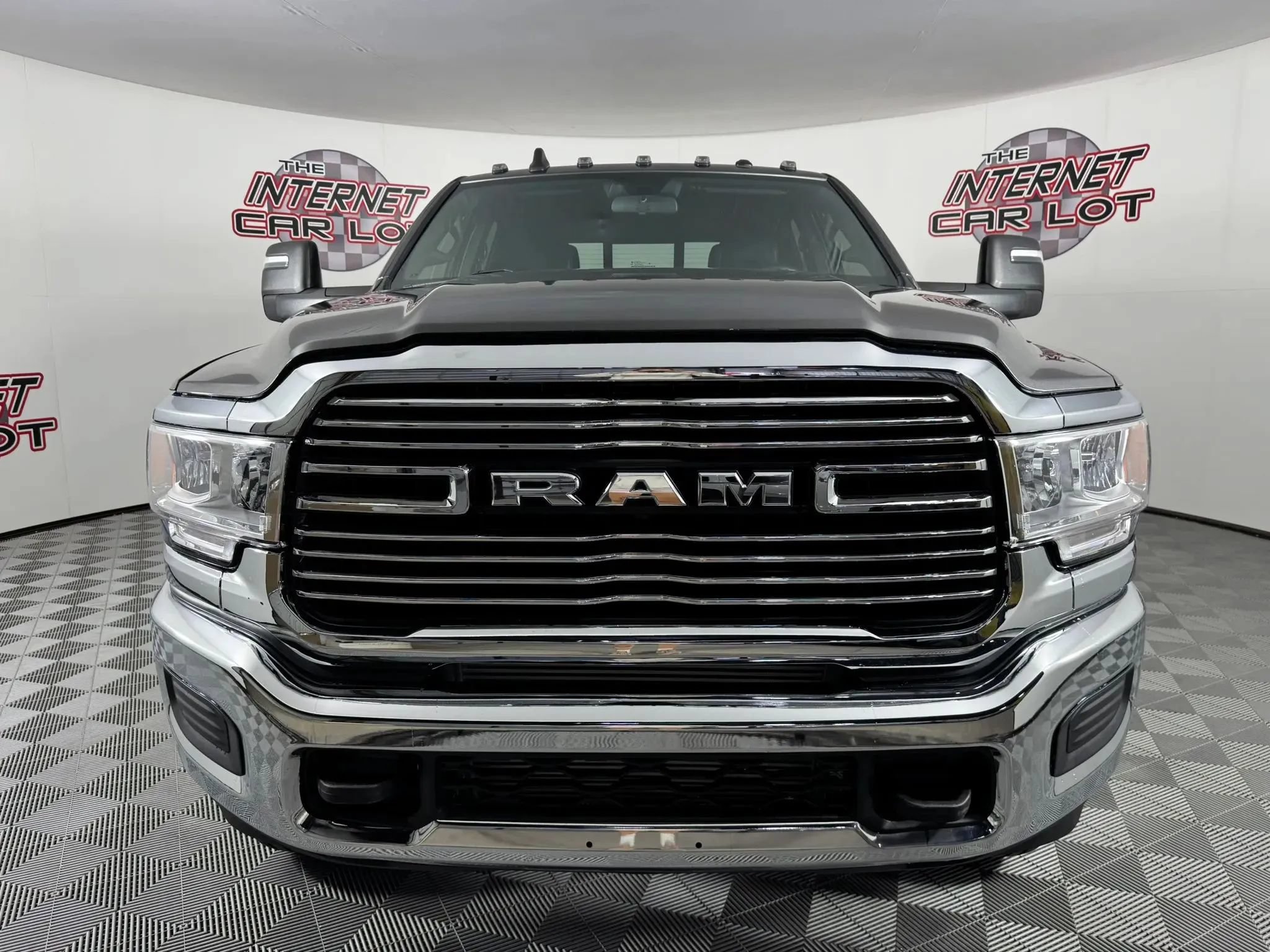 Used 2024 RAM 3500 Tradesman w/ Chrome Appearance Group AWD/4WD image 2