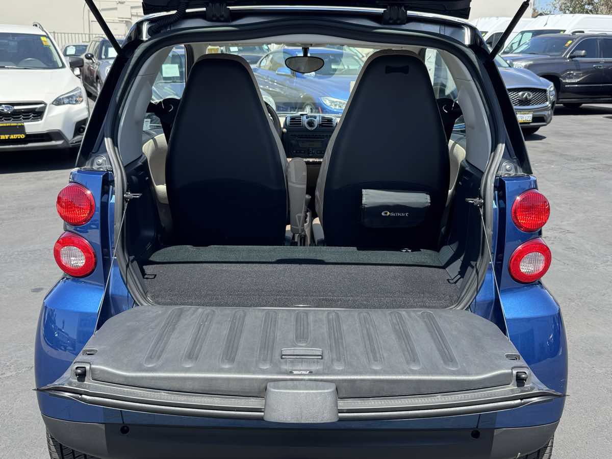 Used 2010 smart fortwo passion RWD image 12