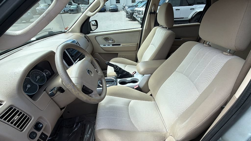 Used 2005 Mercury Mariner Luxury FWD image 22