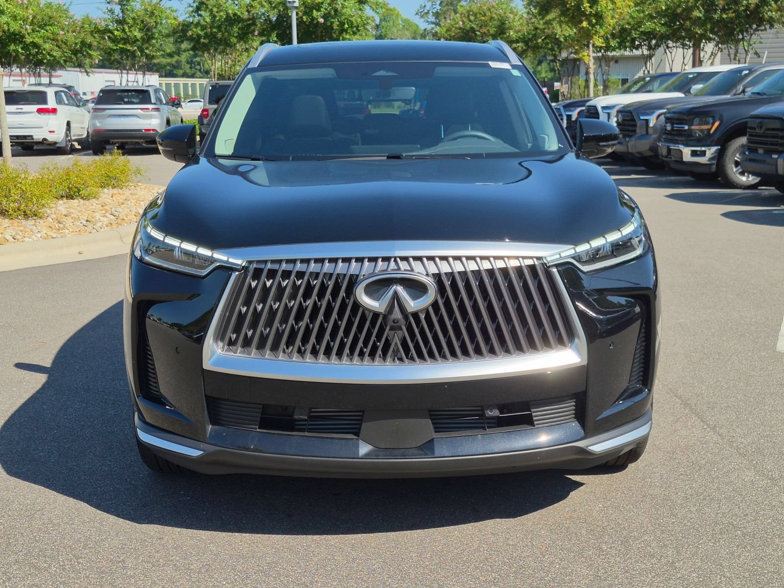 Used 2026 INFINITI QX60 Luxe w/ Cargo Package FWD image 8