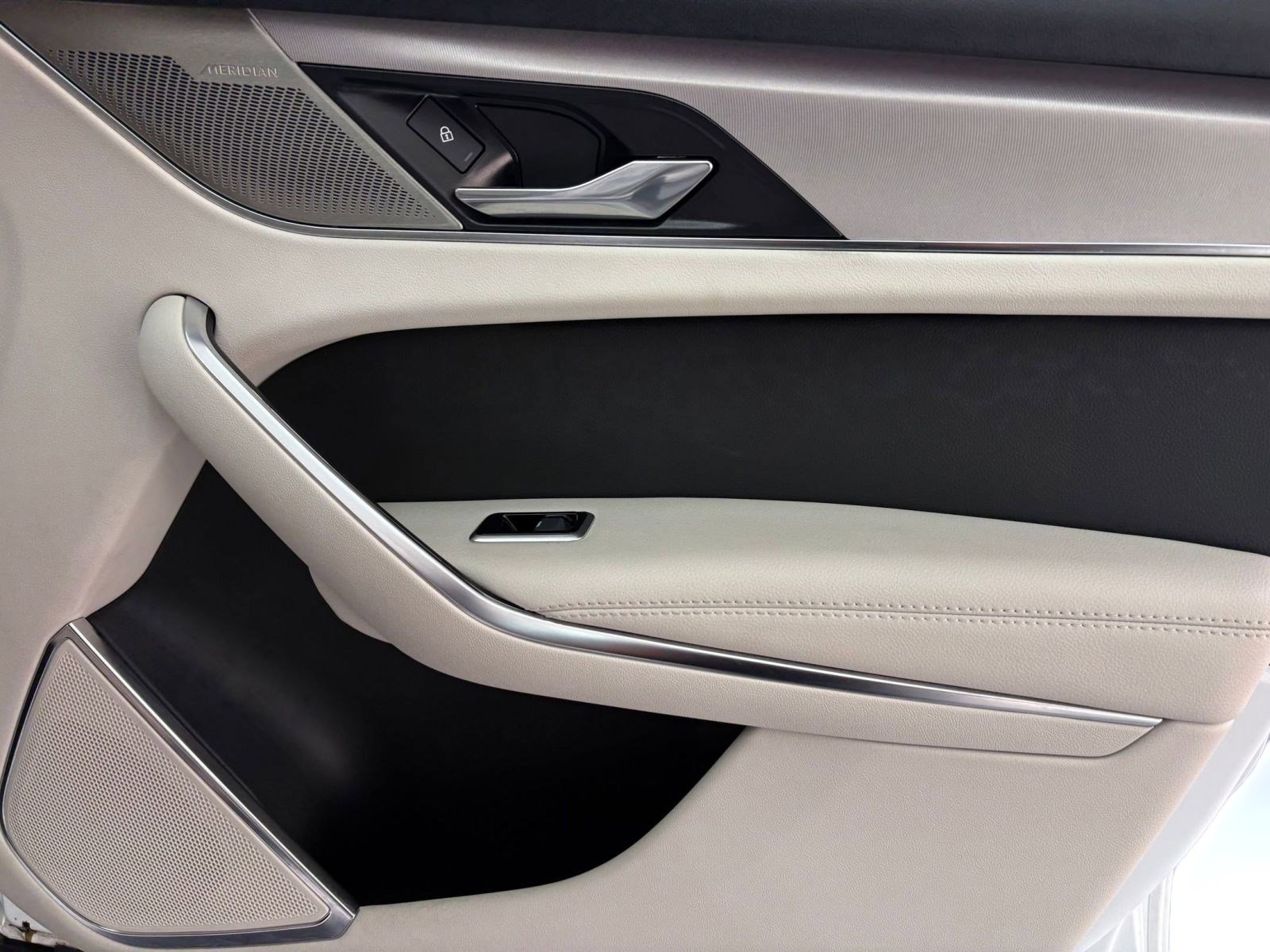 Used 2024 Jaguar F-PACE R-Dynamic S image 21