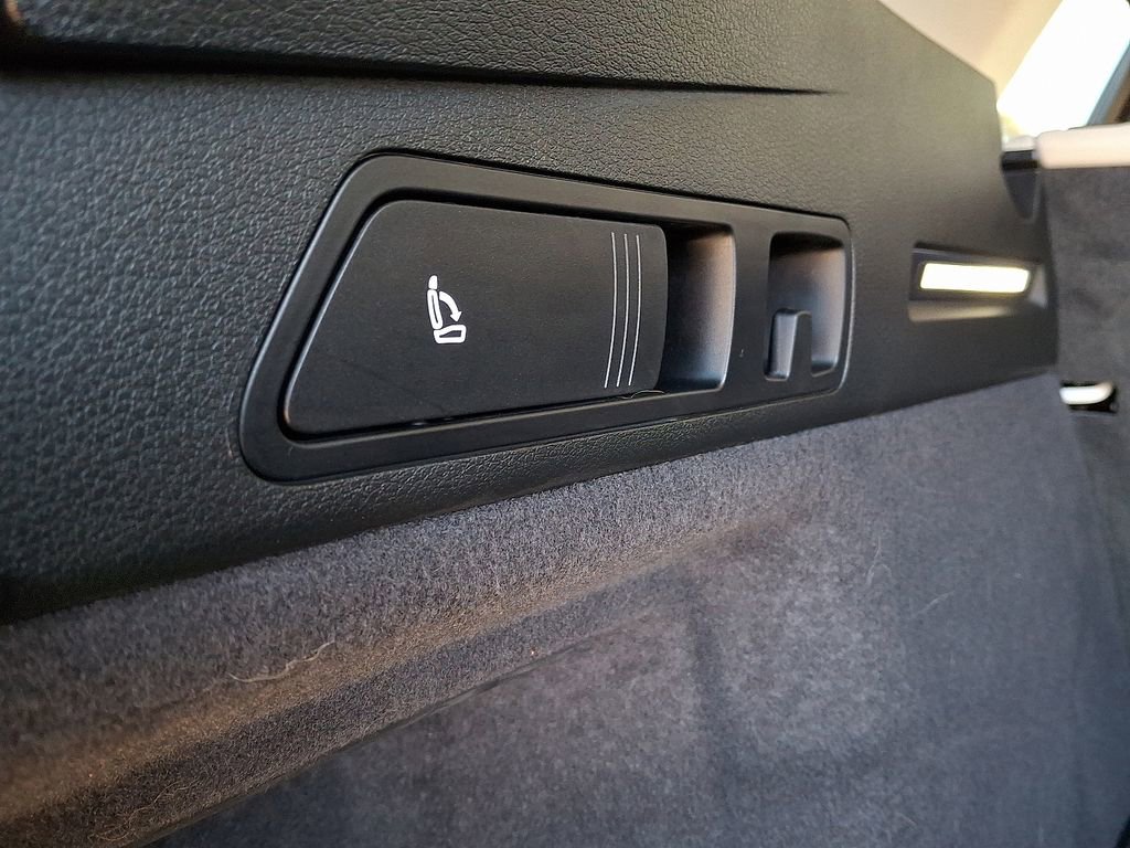 Used 2024 Audi Q8 e-tron Premium Plus image 31