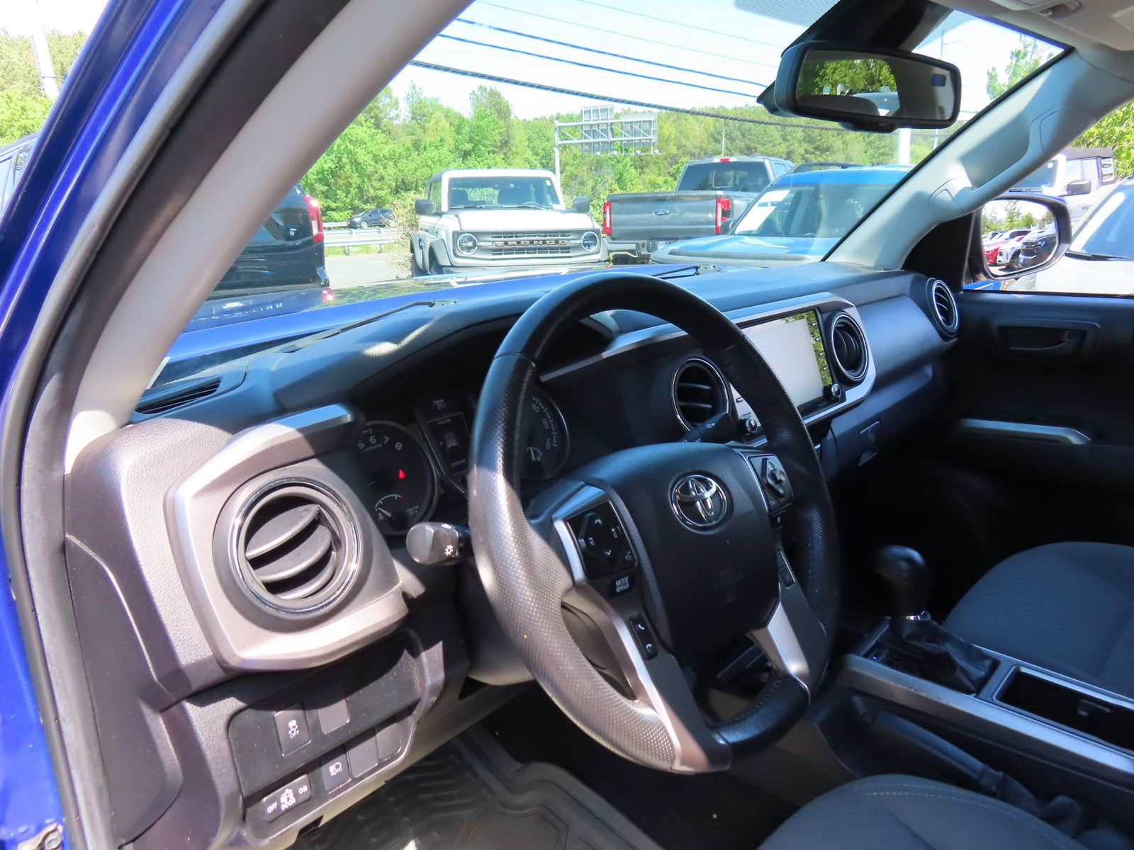 Used 2022 Toyota Tacoma SR5 AWD/4WD image 14