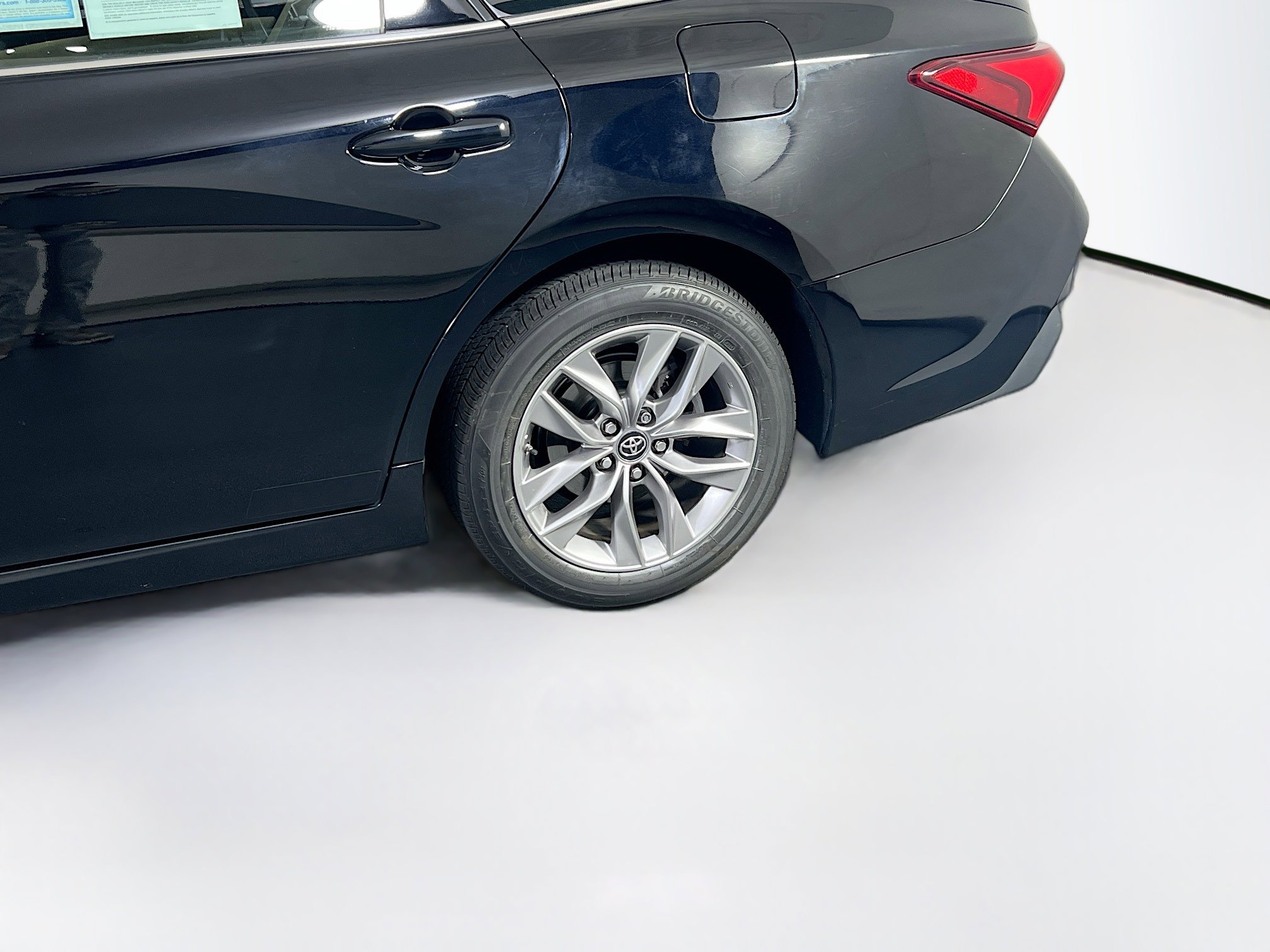 Used 2019 Toyota Avalon XLE image 30