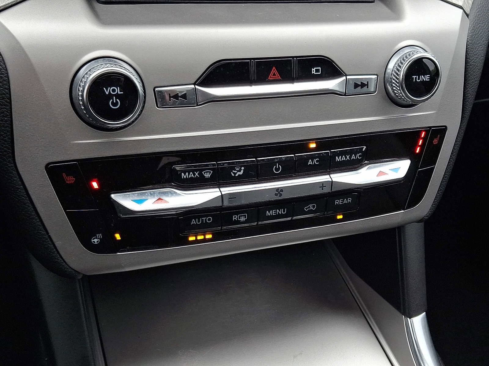 Used 2022 Ford Explorer Timberline w/ Timberline Technology Package AWD/4WD image 16