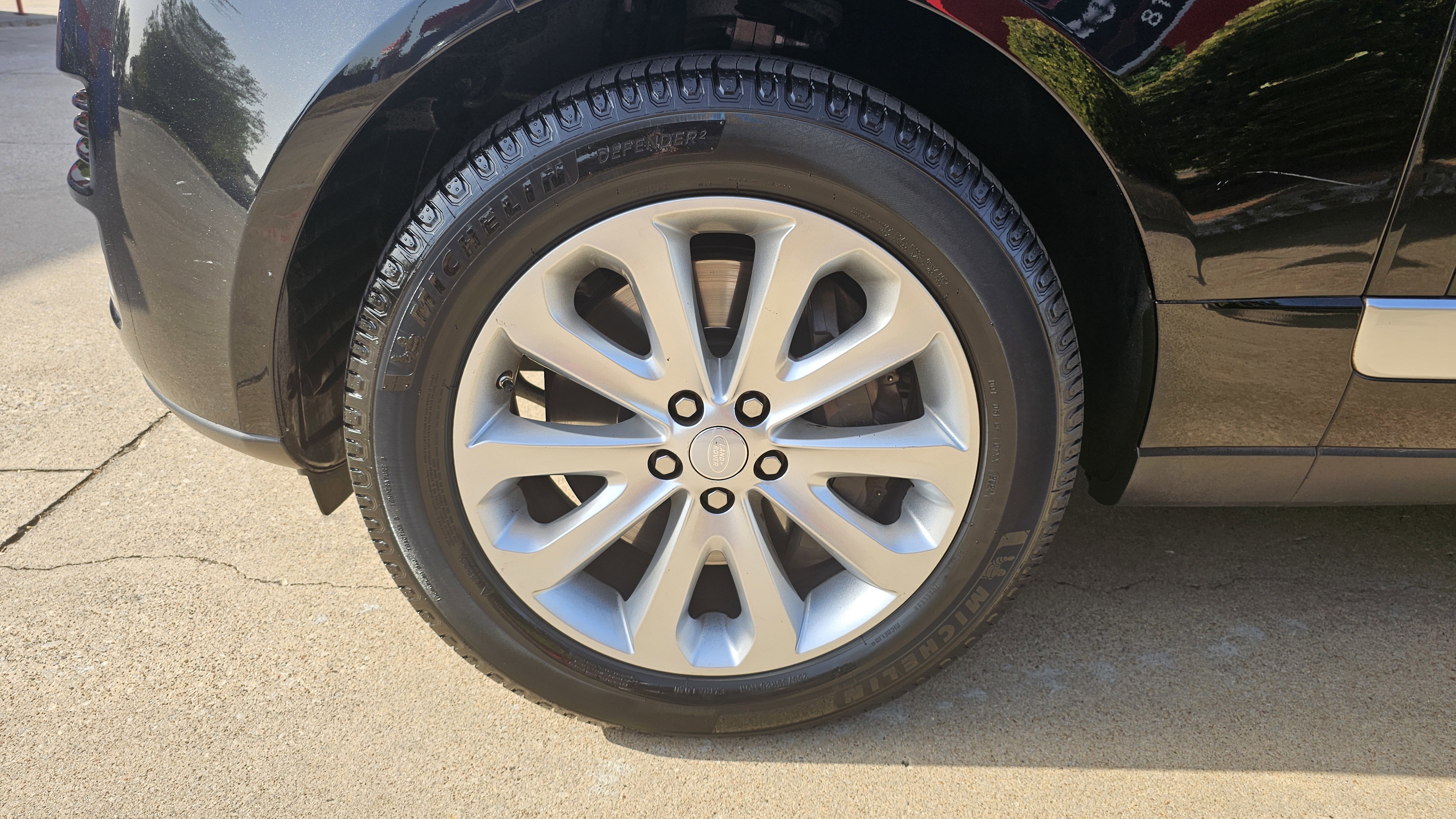 Used 2017 Land Rover Range Rover HSE image 14