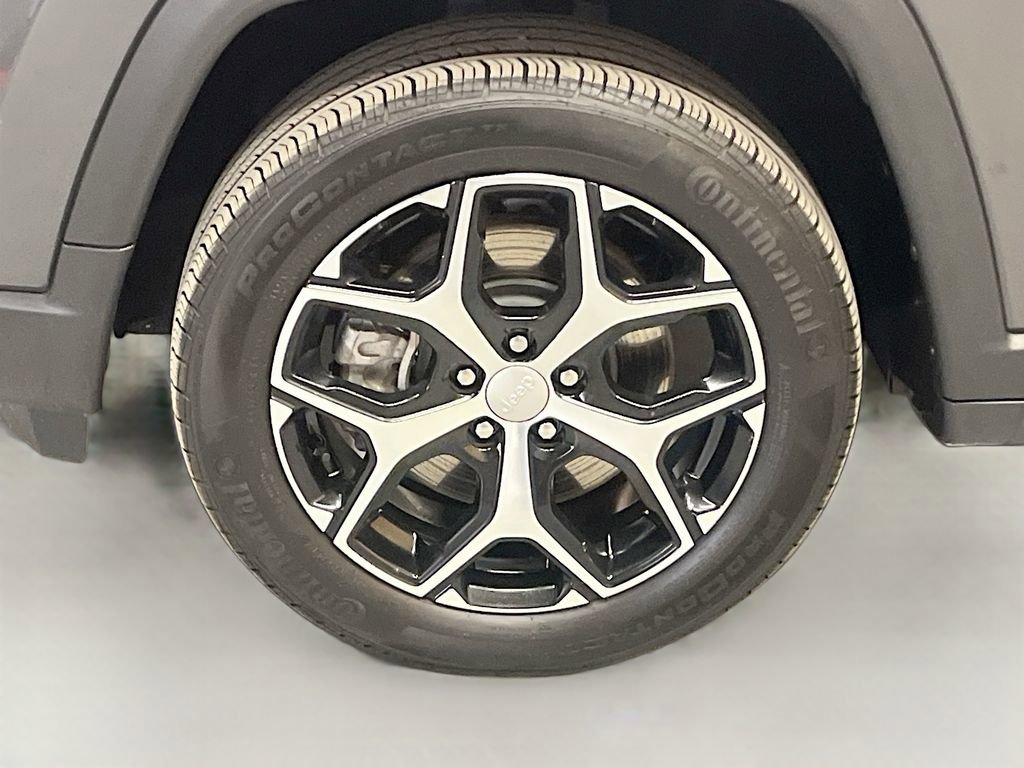 Used 2024 Jeep Compass Limited image 31