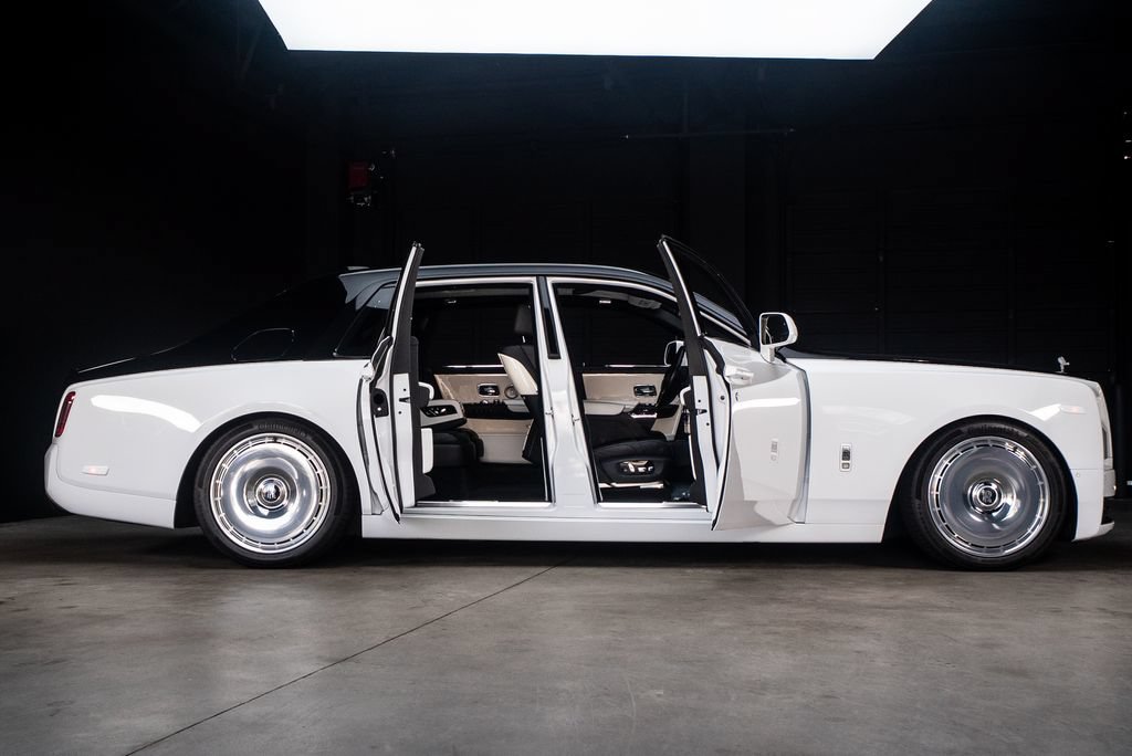 Used 2019 Rolls-Royce Phantom Sedan RWD image 12